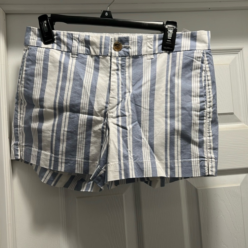 Old navy short. Size 6. Light blue and white stripped.
